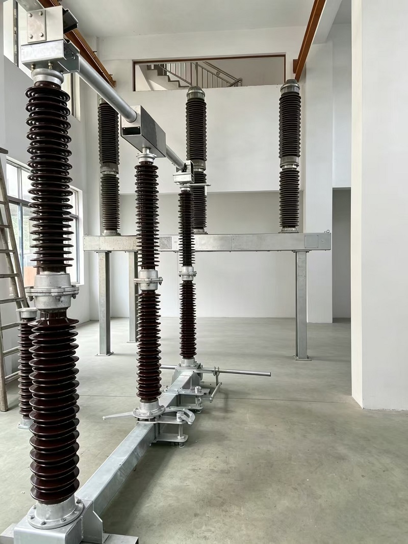 屋外高電圧変電所アプリケーション用の 220kV 切断スイッチ